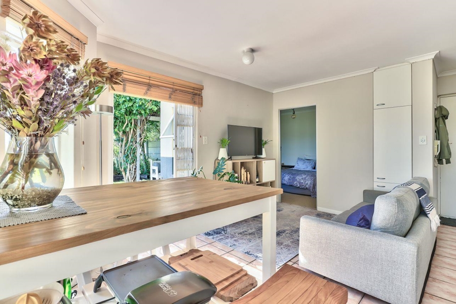 1 Bedroom Property for Sale in Vredehoek Western Cape